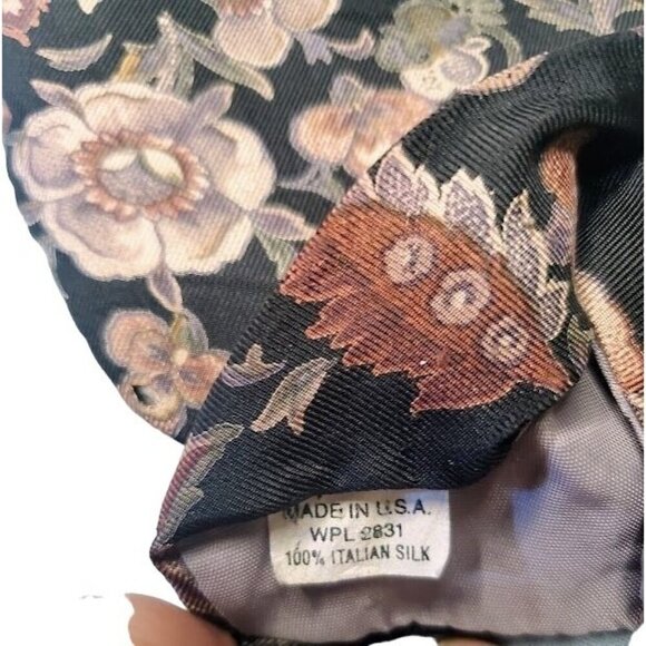 Vintage Floral Silk Tie By Halston III 100% Italian Silk Made In USA Floral Patt - Picture 3 of 5